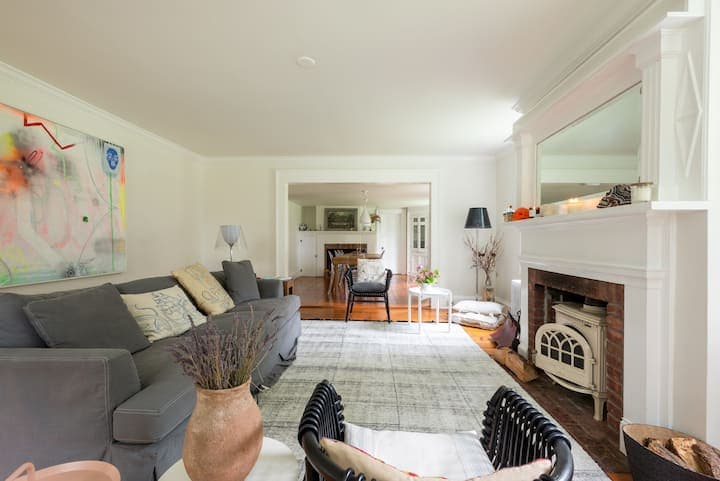 Stylish farmhouse, heated pool, 3 mins from Hudson