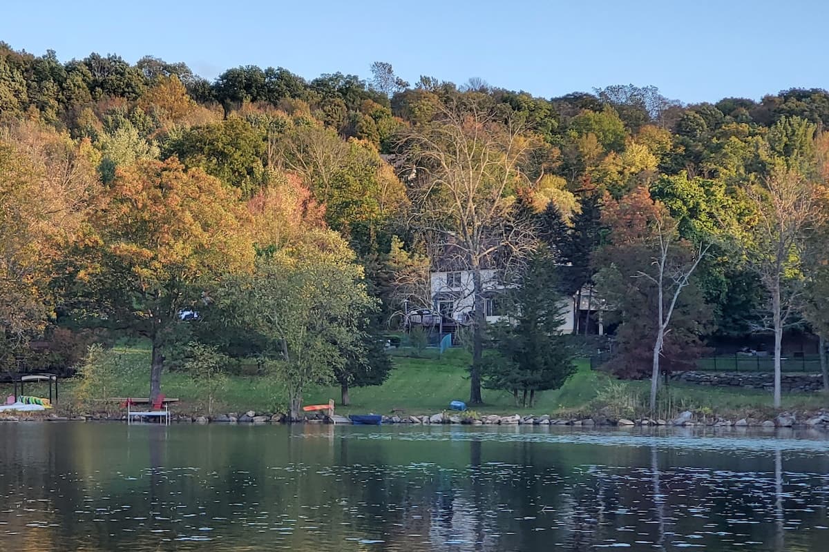 Lakefront/Legoland/HotTub/Heated Pool 1 hr to NYC!