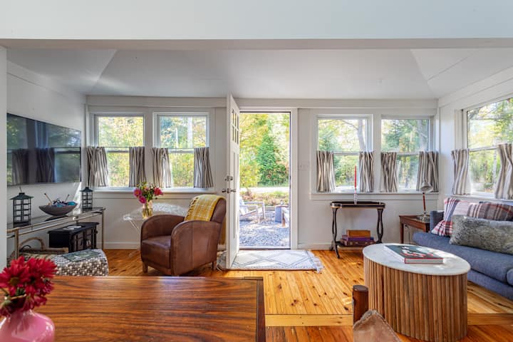 Charming Cottage Retreat in Rosendale