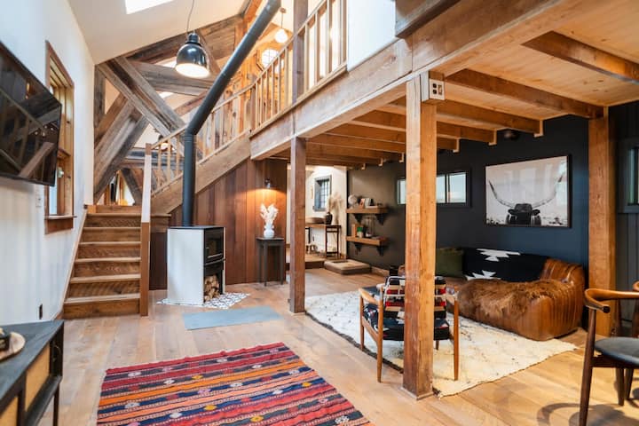 Chic Catskills Cabin with Hot