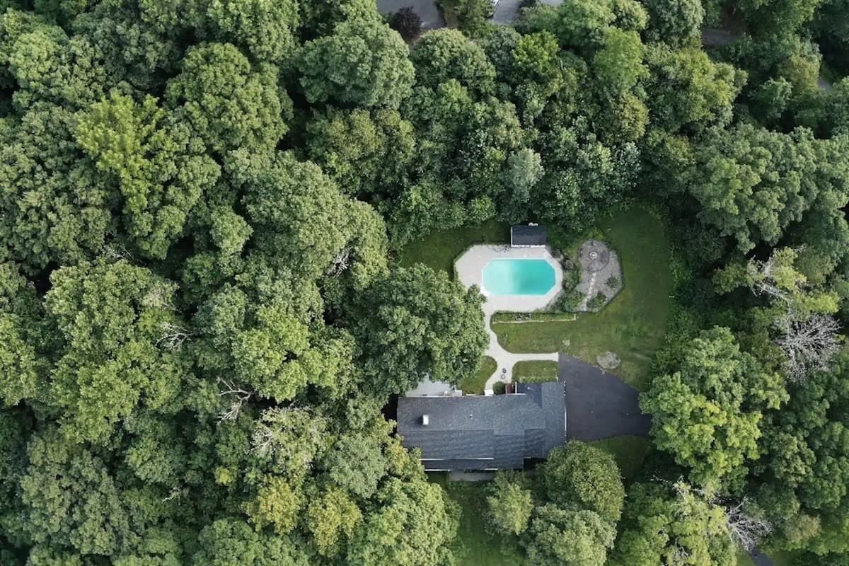 Luxury Retreat: Pool, Hot Tub, Playground & More!