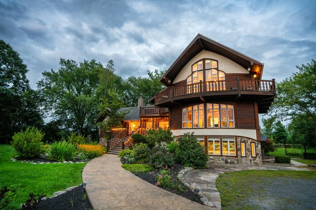 Shawangunk Chalet Surrounded by Vineyards