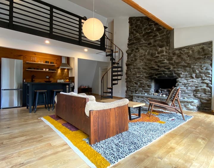 Beautiful stream side cottage