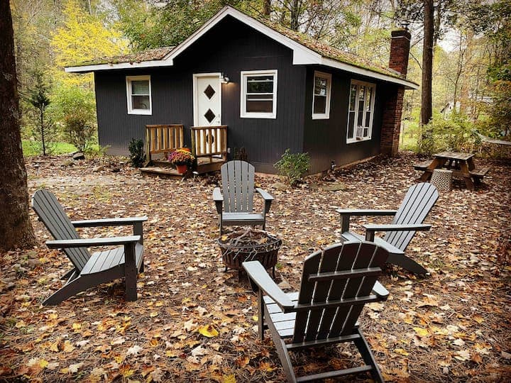 Mirror Moon Cottage (waterfront)